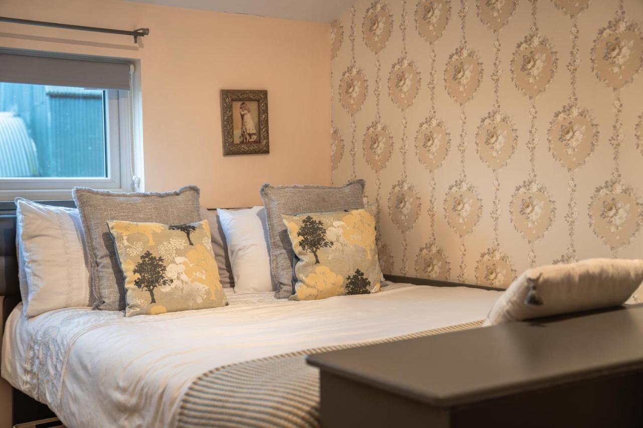 Greenvale Cabins Forkhill Екстер'єр фото