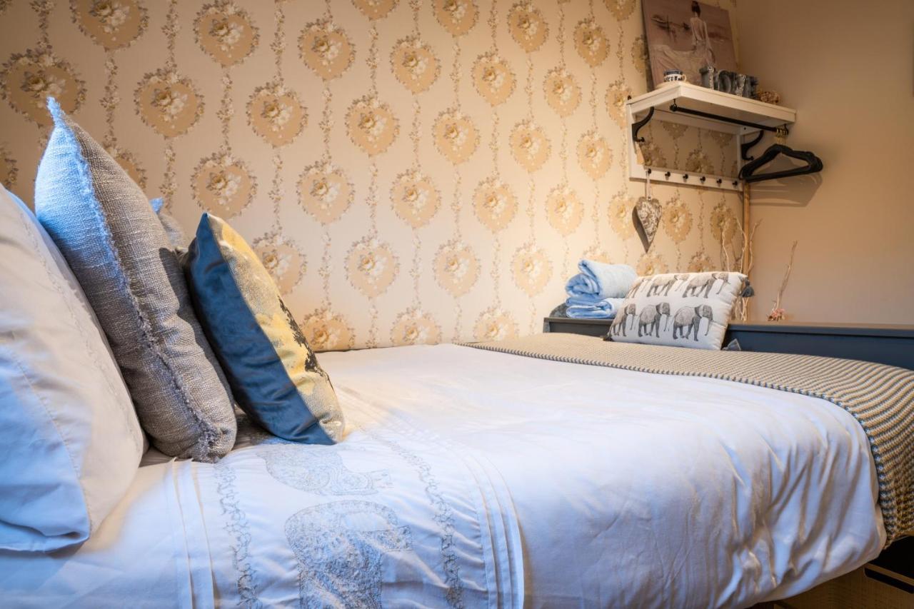 Greenvale Cabins Forkhill Екстер'єр фото